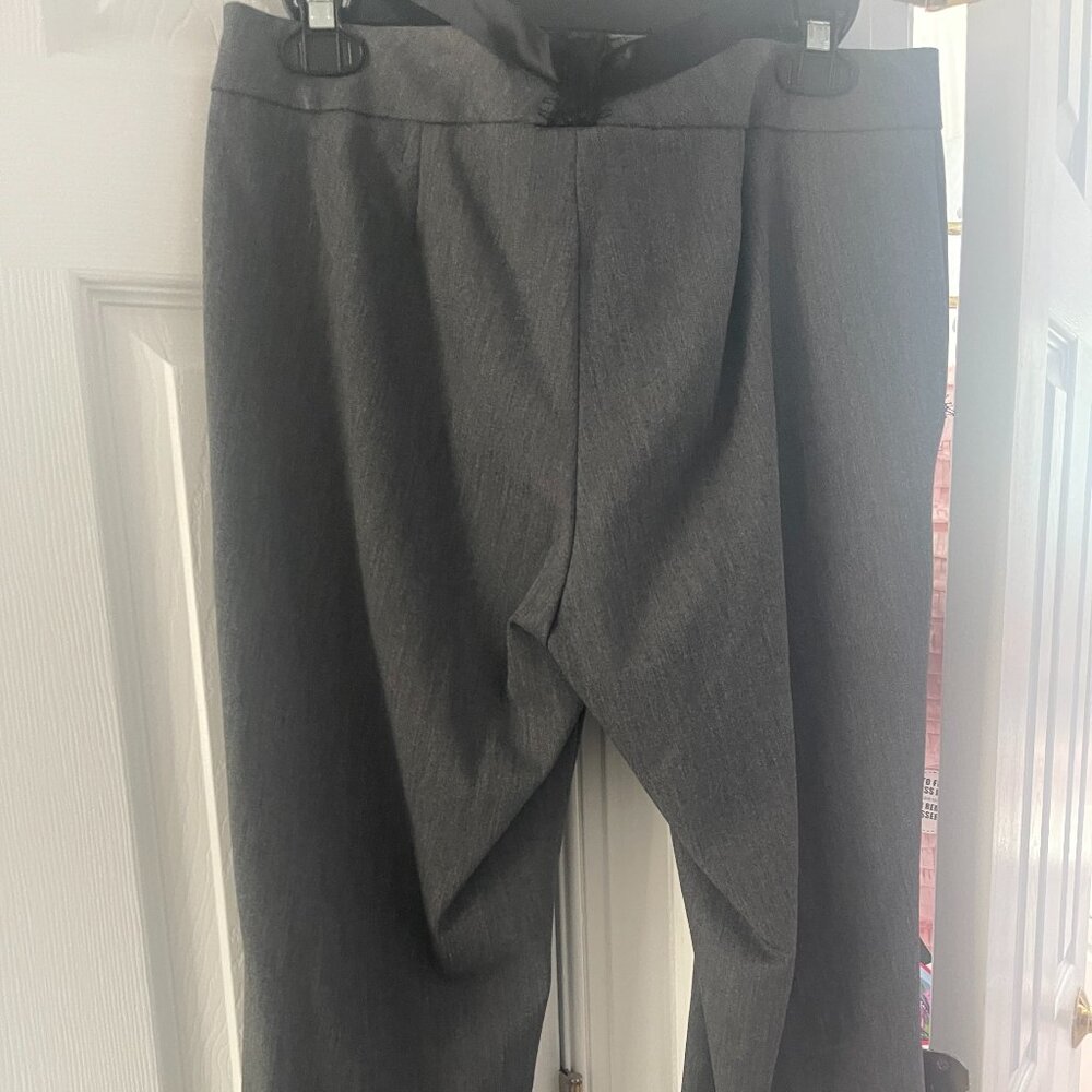 Cache gray capri pants with lace detail - Size 8